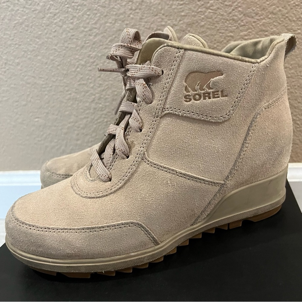 Sorel Women's Lace Up Boots - Tan
